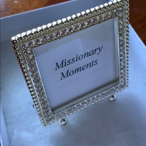 Rhinestone frame. - Picture 4 of 4